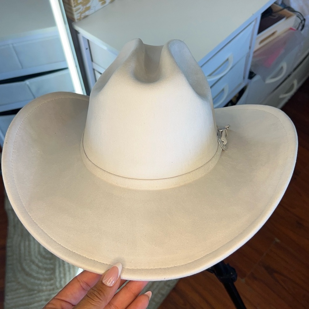 Elegant Women's Wide-Brim Felt Hat in Cream - Picture 2 of 4